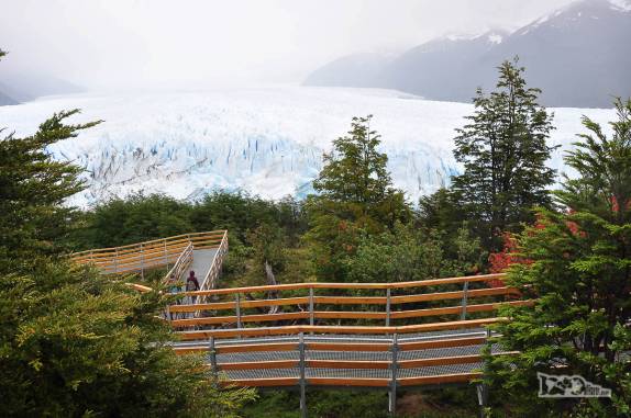 Estrutura de passarelas para se observar o glaciar Perito Moreno, no parque Nacional Los Glaciares, região de El Calafate, no sul da Argentina